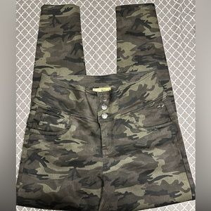 NWOT Hybrid & Company Camo Jeans